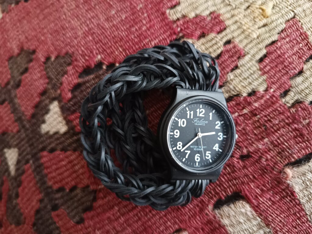 ベルトがゴム編み最安シチズン腕時計
