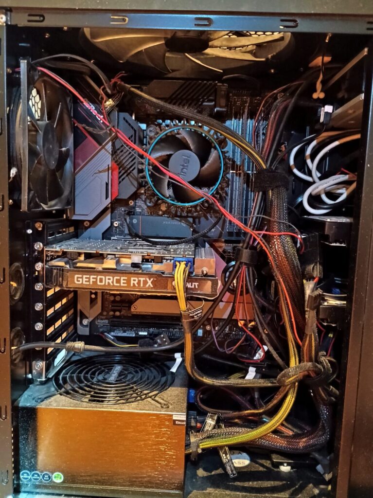 LANカード装着前のPC内部